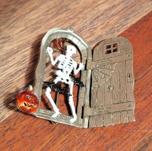 Vintage JJ Skeleton Behind The Door Halloween Moving Brooch